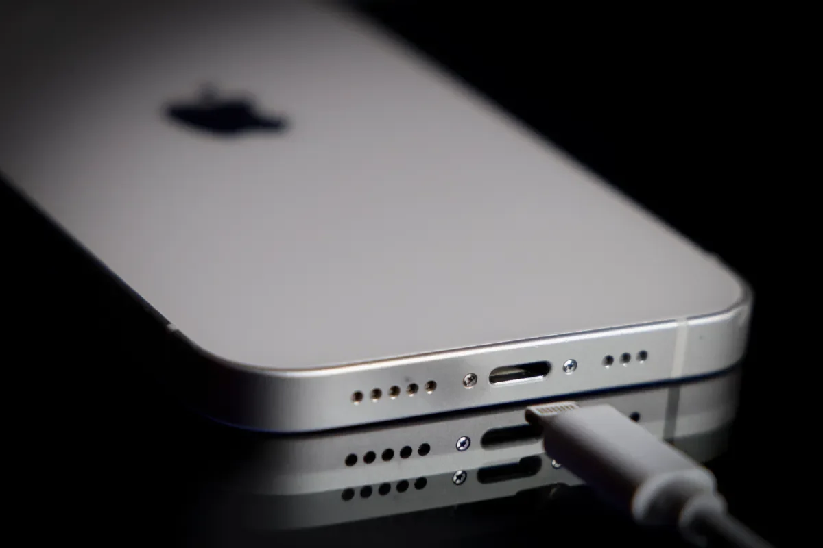 Unpatchable Apple chip flaw raises concerns for iPhone security and user privacy