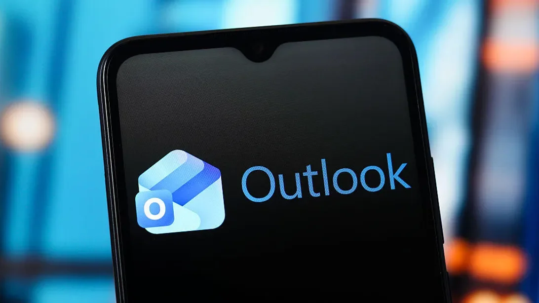 Users Face Email Chaos as Microsoft Outlook Mac Update Erases Conversation History